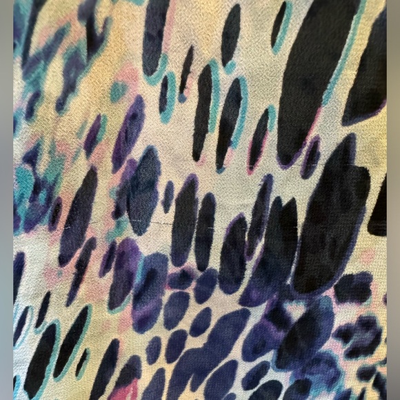 SIGNATURE STUDIO Animal Print Top Hi Lo Button up Purple size LARGE - Picture 6 of 7